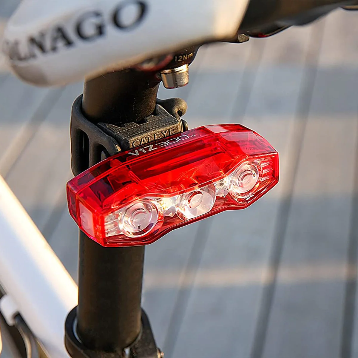 CatEye Headlight and Rear Light Combo Kit - AMPP800/ViZ300 - Image 4