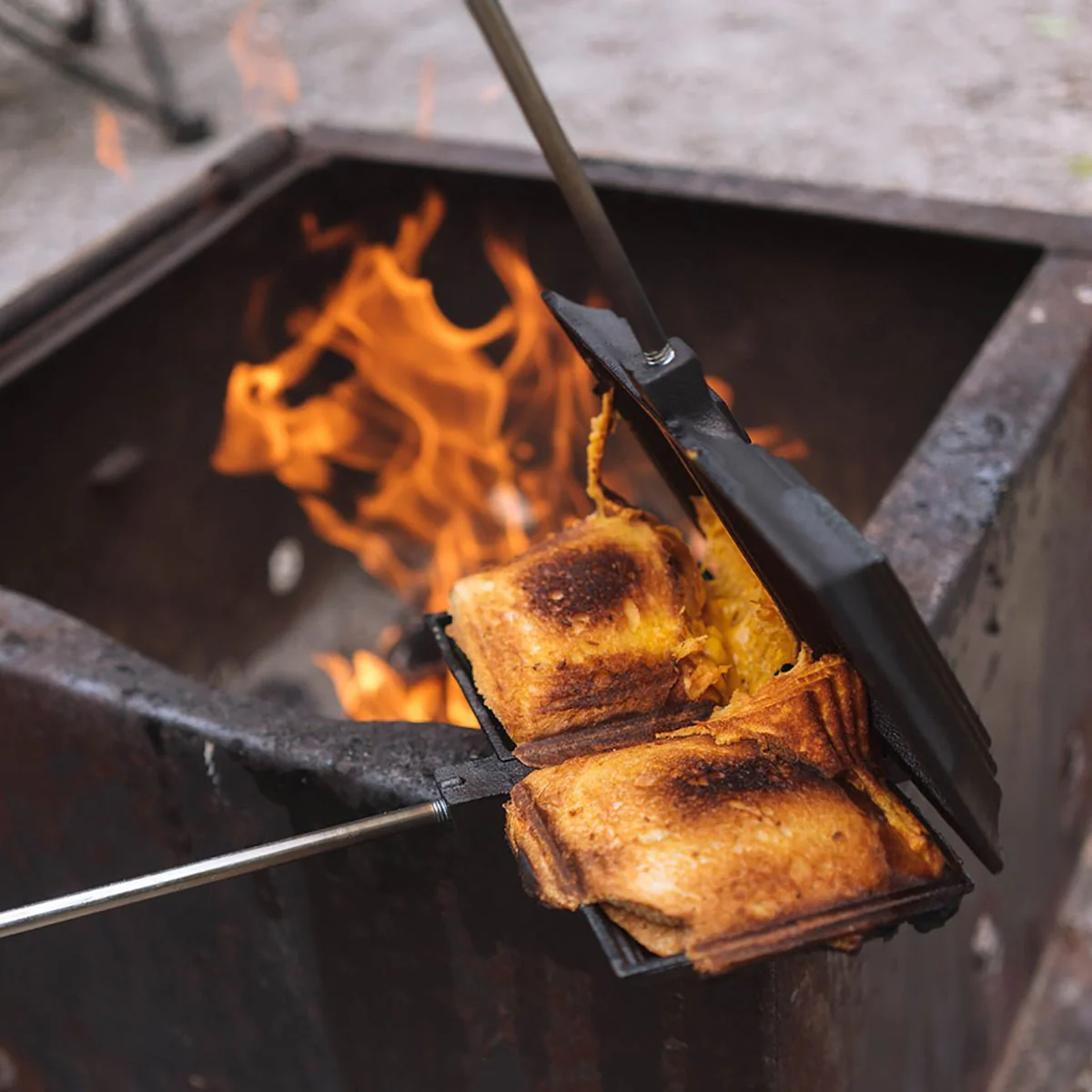 Coghlan's Cast Iron Double Camp Cooker - Black - Image 4
