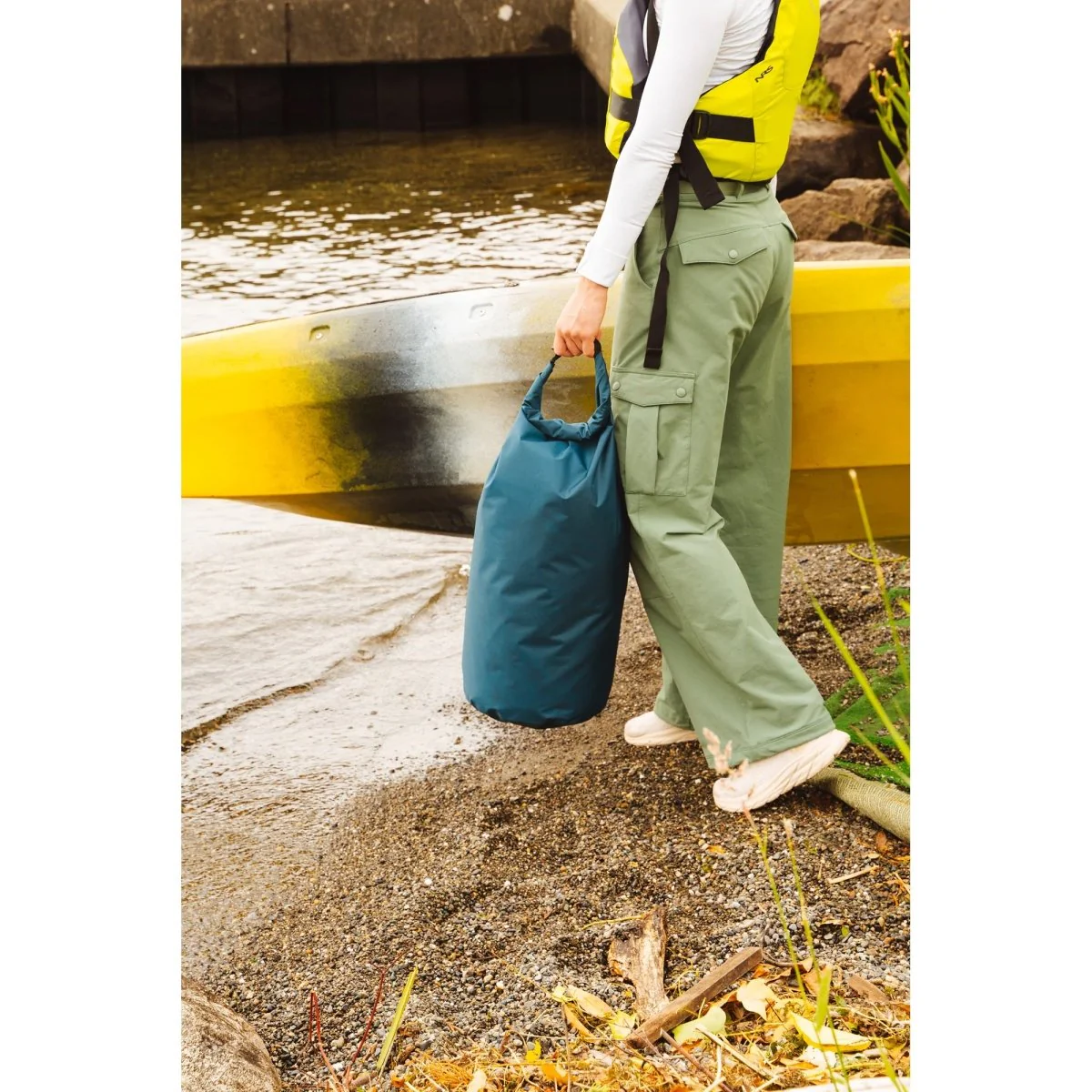 Coghlan's Lightweight Dry Bag - 25L - Image 5