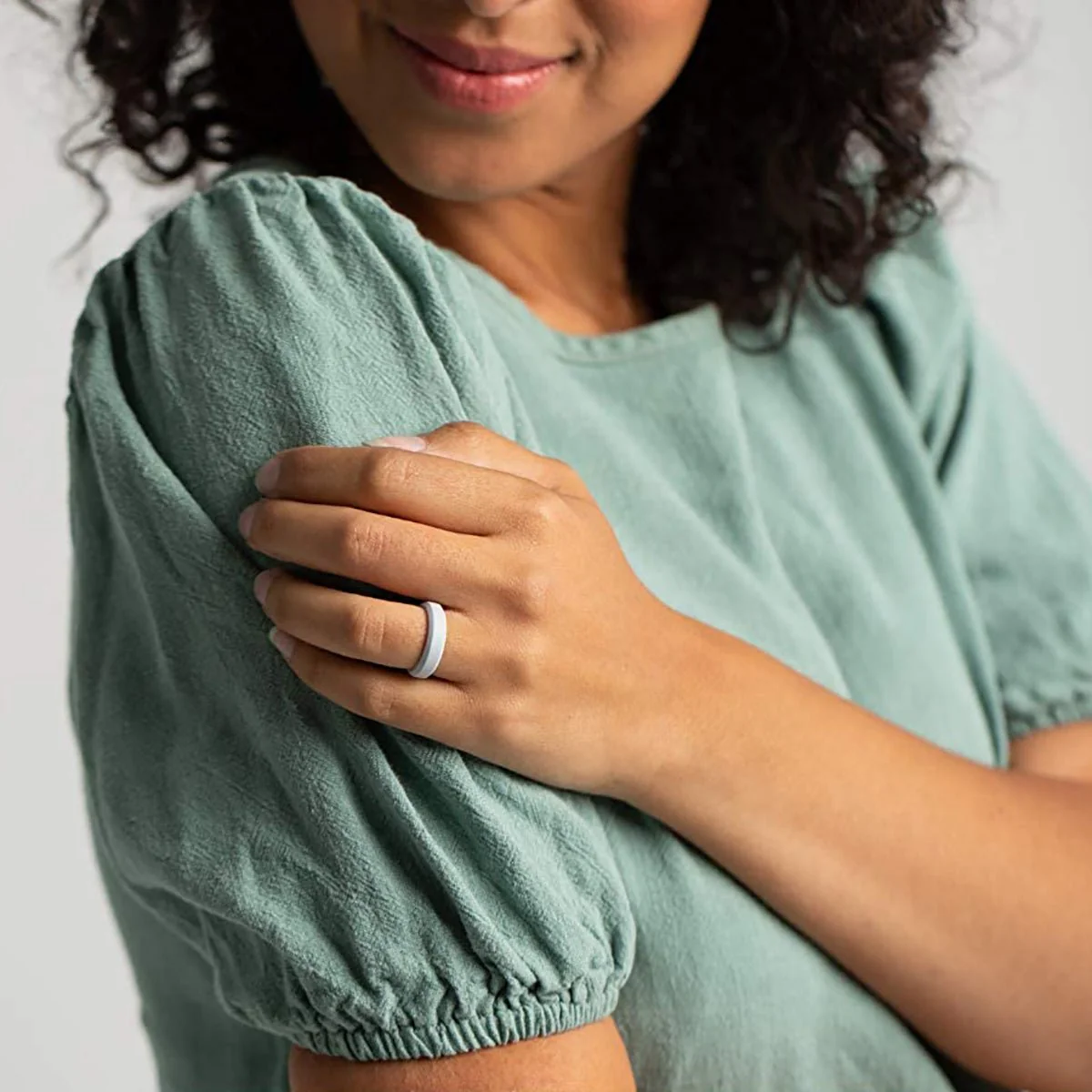 Enso Rings Thin Bevel Series Silicone Ring - Misty Grey - Image 4