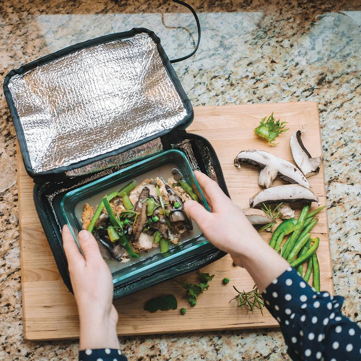 Hot Logic Mini 220-Volt Personal Portable Oven - Image 6