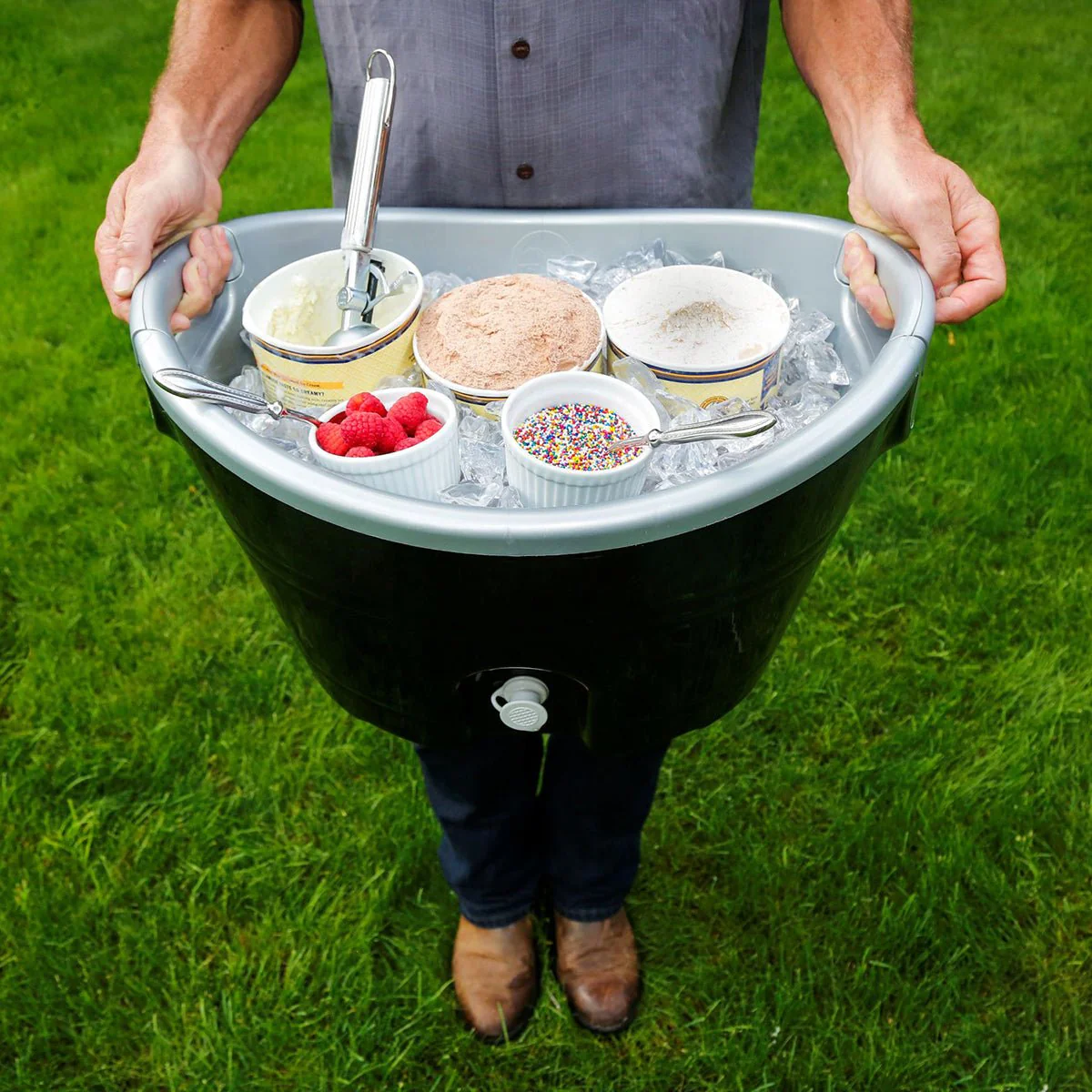 IGLOO 20 qt. Party Bucket Cooler - Black/Silver - Image 5