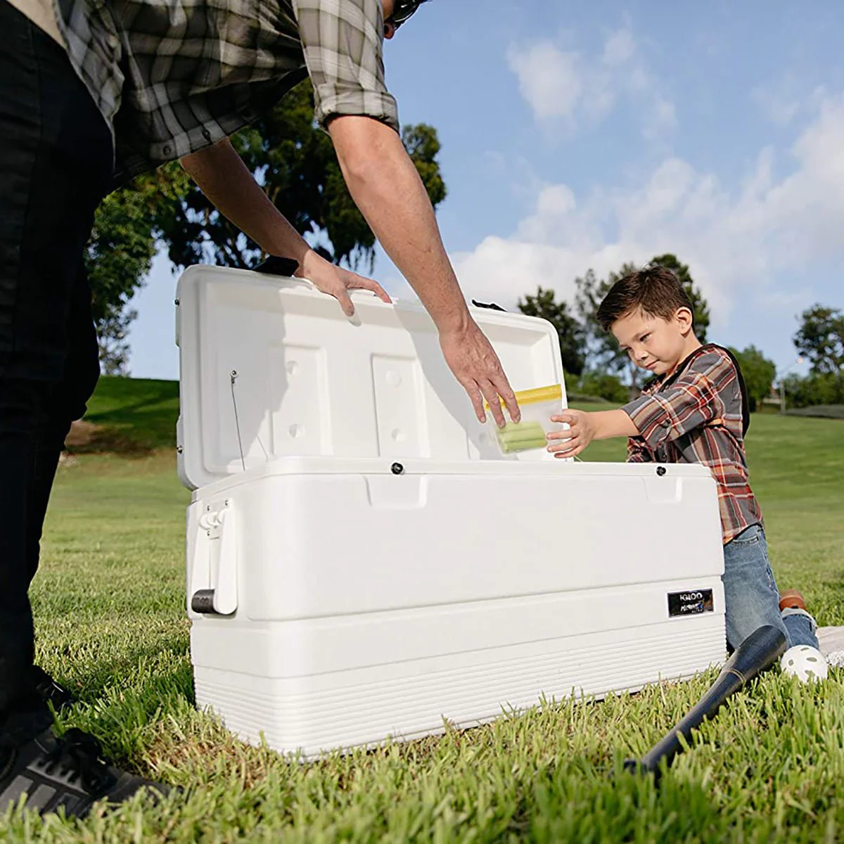 IGLOO Marine Ultra Hard Cooler - White - Image 3