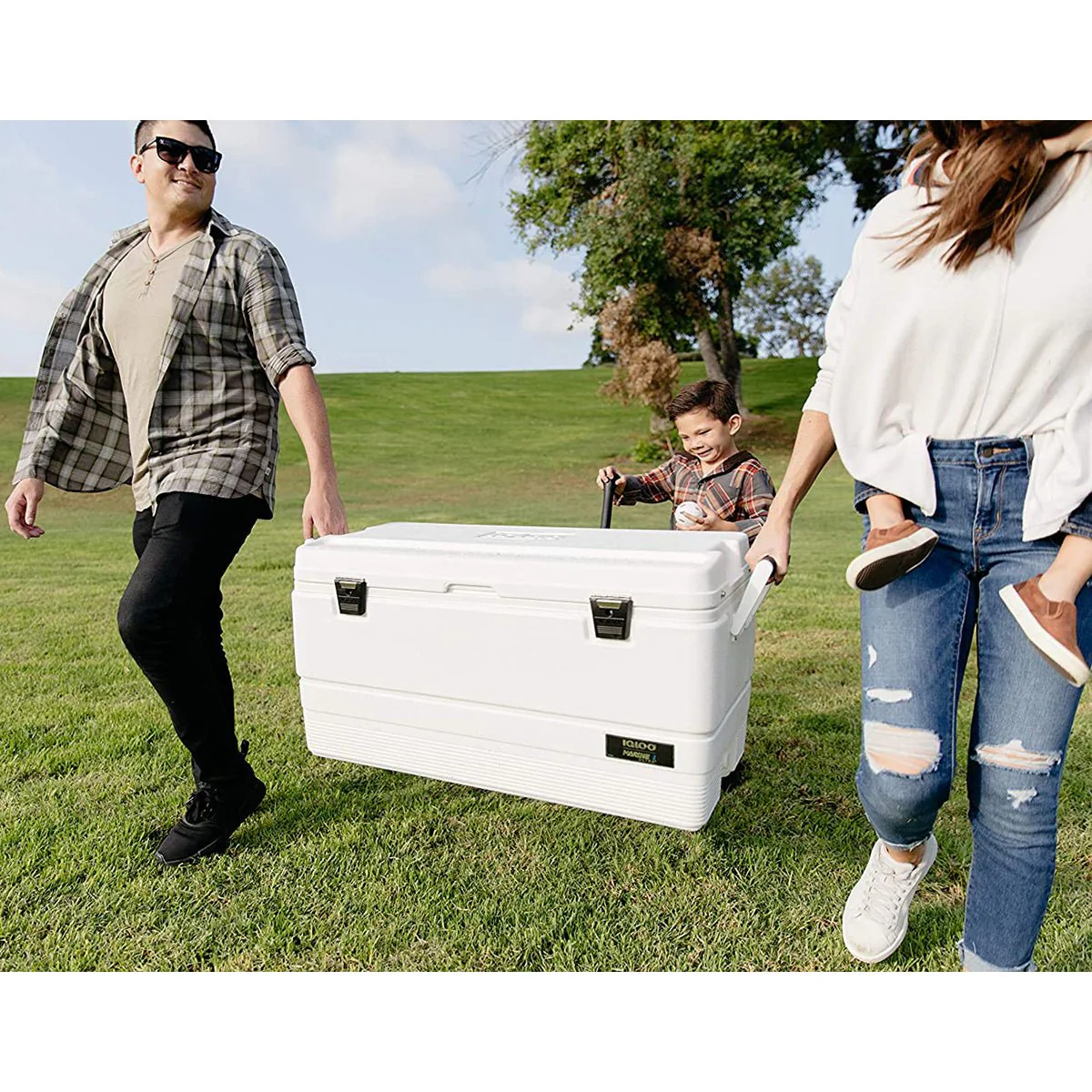 IGLOO Marine Ultra Hard Cooler - White - Image 4