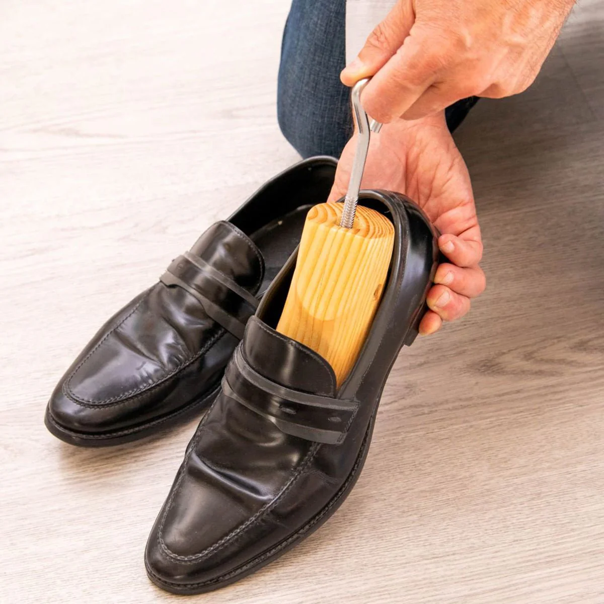 Sof Sole Cedar Shoe Stretcher - Men's 7-13 | Women's 5-11 - Image 5