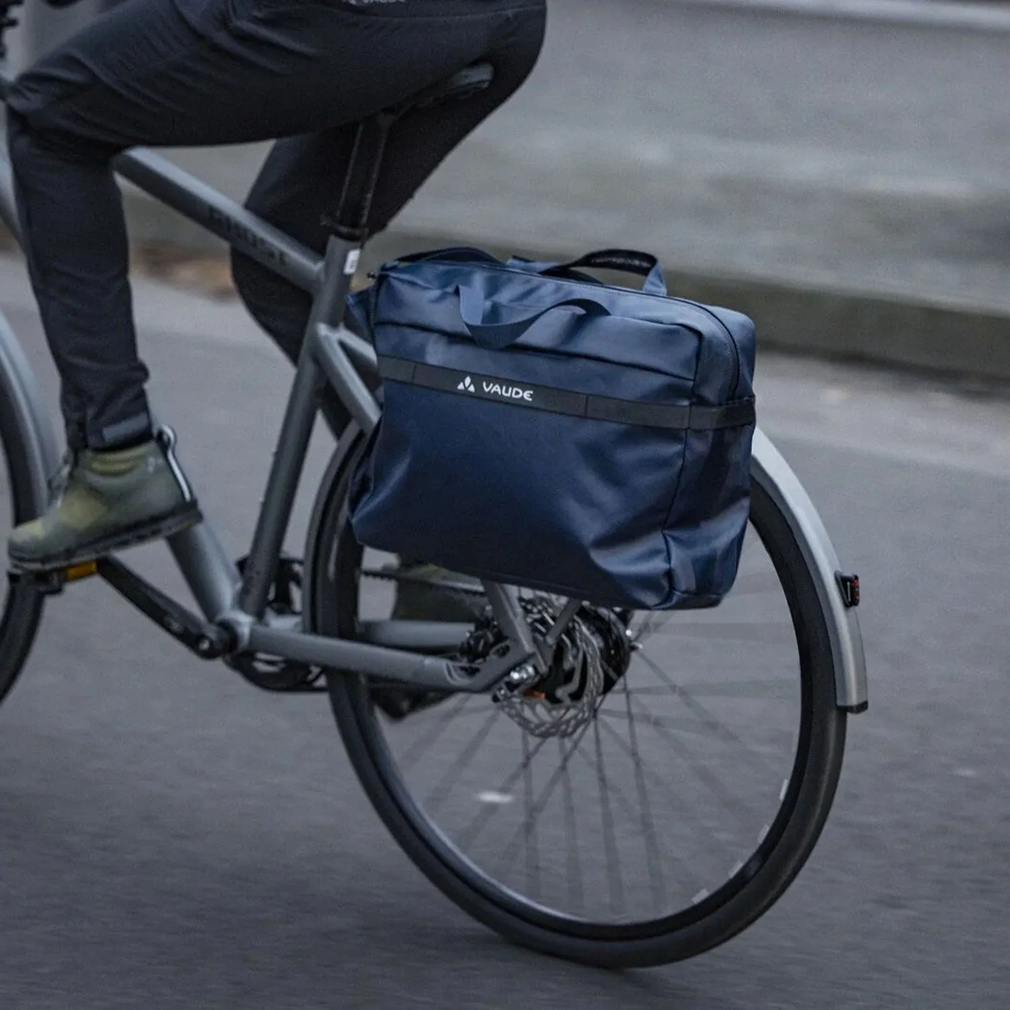 Vaude Mineo Commuter Briefcase 17 Bike Bag - Image 8