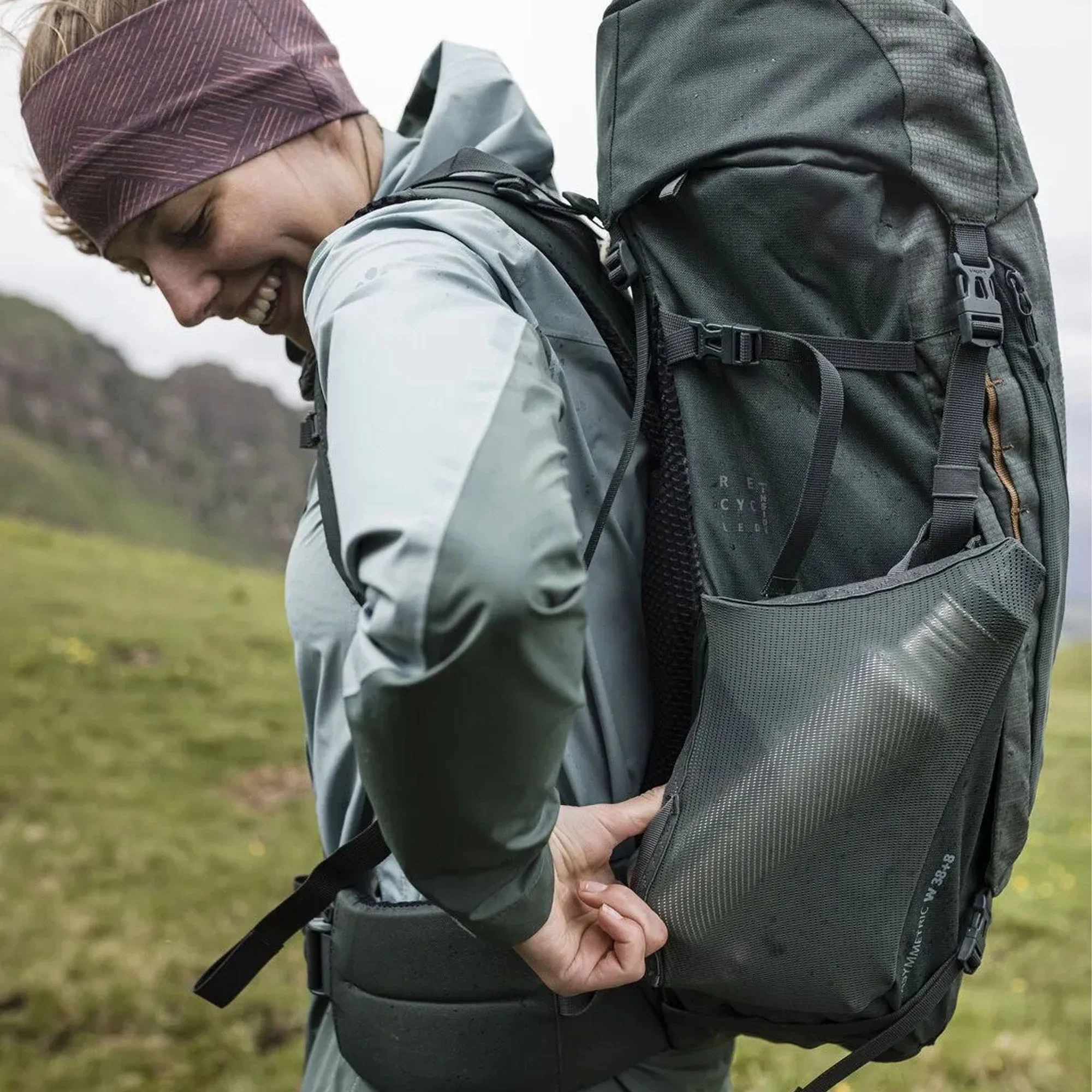 Vaude Women's Asymmetric 38+8 Trekking Backpack - Image 8