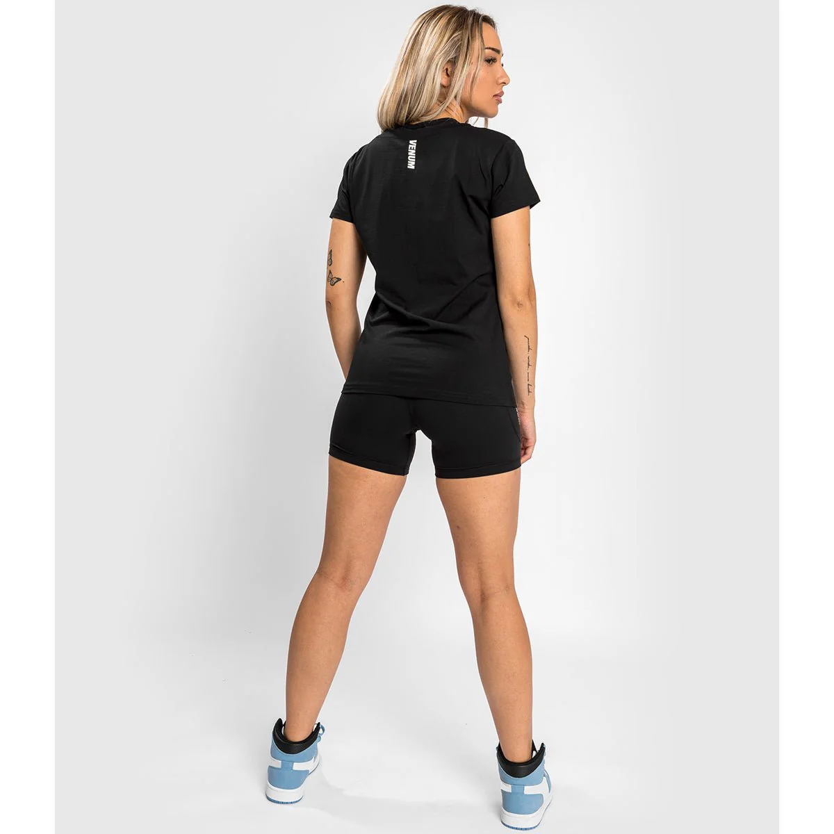 Venum Women's Essential V-Neck T-Shirt - Black - Image 6